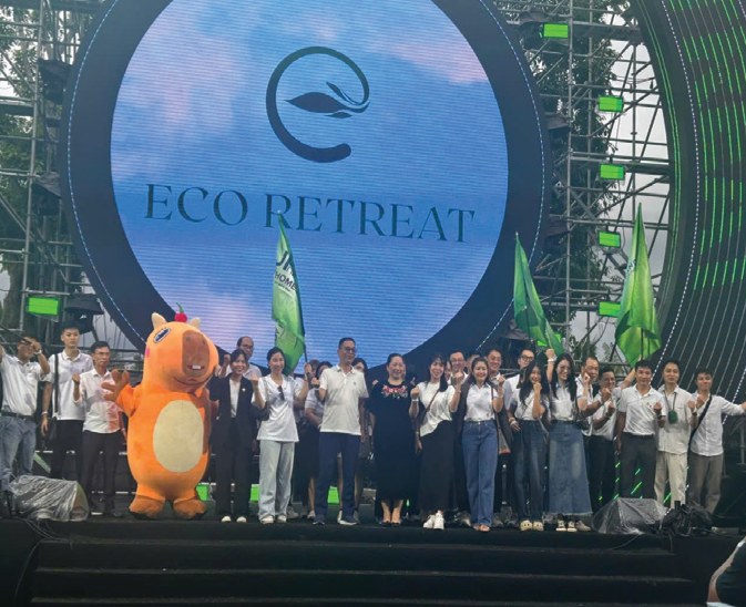 Đội TDLAND trên sân khấu Eco Retreat